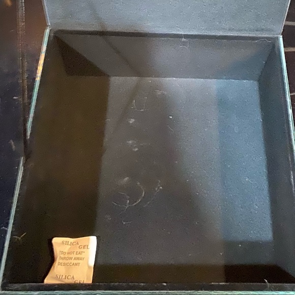 “M” mirrored box 8x8x3 - Picture 3 of 6